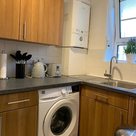 New Look Flat In Waterloo Apartment